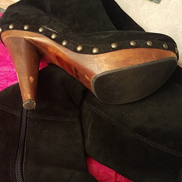 Boots - Picture 4 of 5